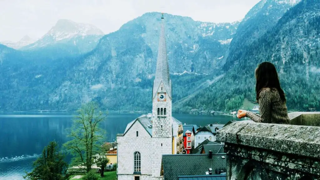 visiting hallstatt from salzburg